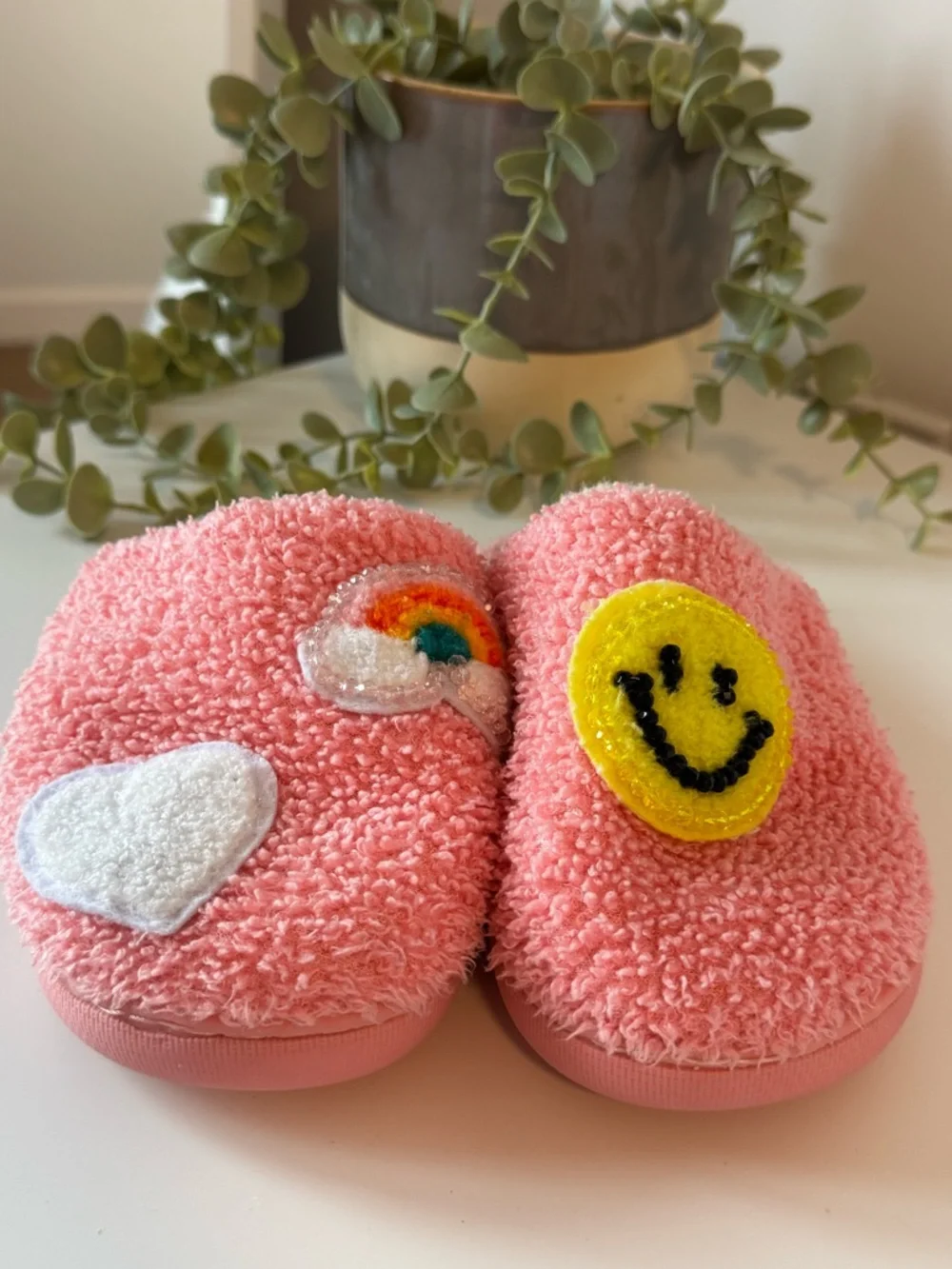 kids pink fuzzy slippers smiley face rainbow heart cozy house shoes size 12/13